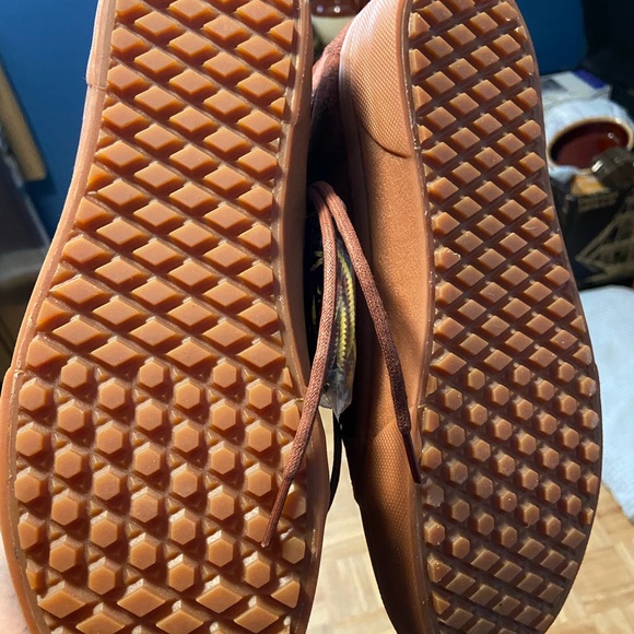Vans all weather MTE. Brand new w tags and extra laces. Mens 7.5 or Womens 9. - Picture 4 of 5